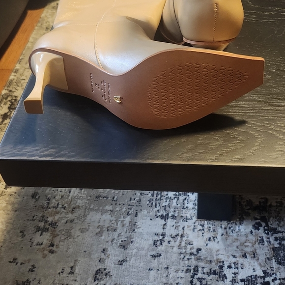 Elegant Western Tan Leather Women's Boots - Picture 4 of 7